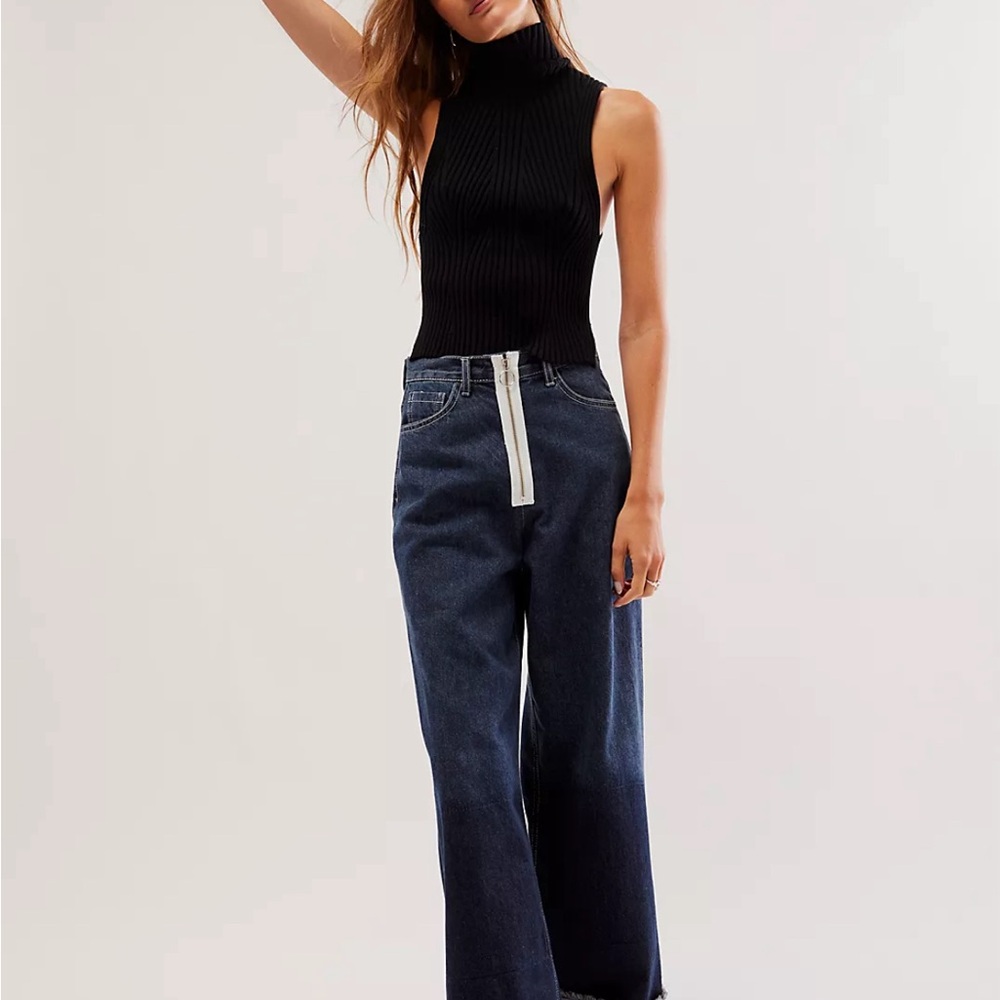 FREE PEOPLE Mock Neck Black Shimmer harmholes sleeveless
Body Suit Size L